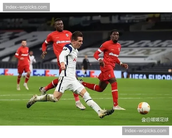 技术分析：通过录像回看阿斯顿维拉三个丢球，均源于高位防线被长传打穿