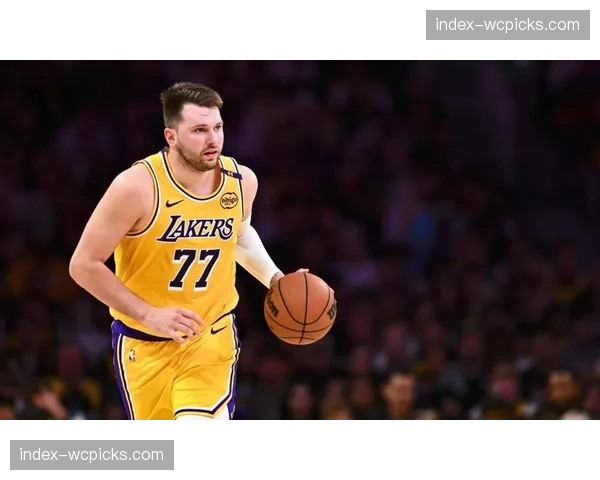 雷迪克决策引爆联盟：明知有伤依旧带伤作战，亲手摧毁湖人季后赛之旅？